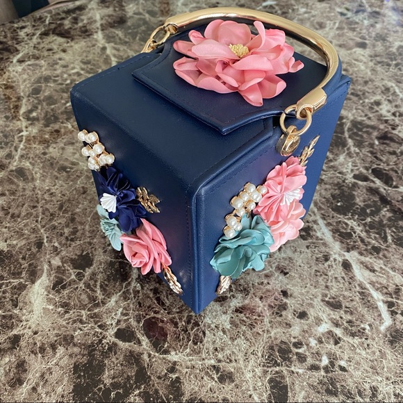 ✨Host Pick✨Pearl & Floral Bag - Picture 5 of 14